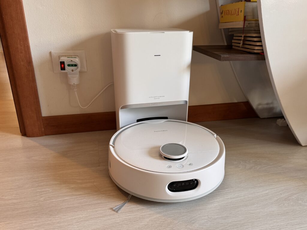 Recensione SwitchBot S10 - in ricarica